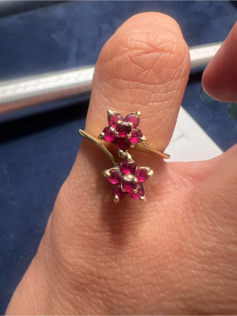 Ruby two flower 14 kt gold ring. Size 3